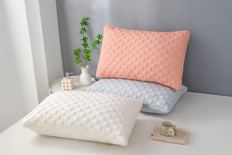 Picture of PICCOLO Knitted Cloud-patterned Small Grid Microfibre 3D Pillow